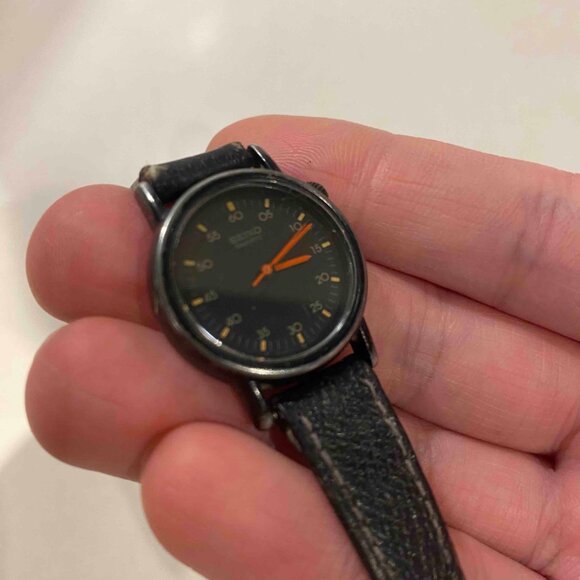 Vintage Seiko 7321 0220 Minimalist Lady Quartz Watch Japan Round Shape 25mm - Picture 3 of 16